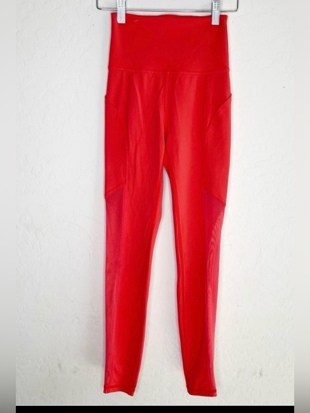 Lululemon Mastered Motion High-Rise Tight 28” Thermal Red Mesh Size 4 - Picture 4 of 9